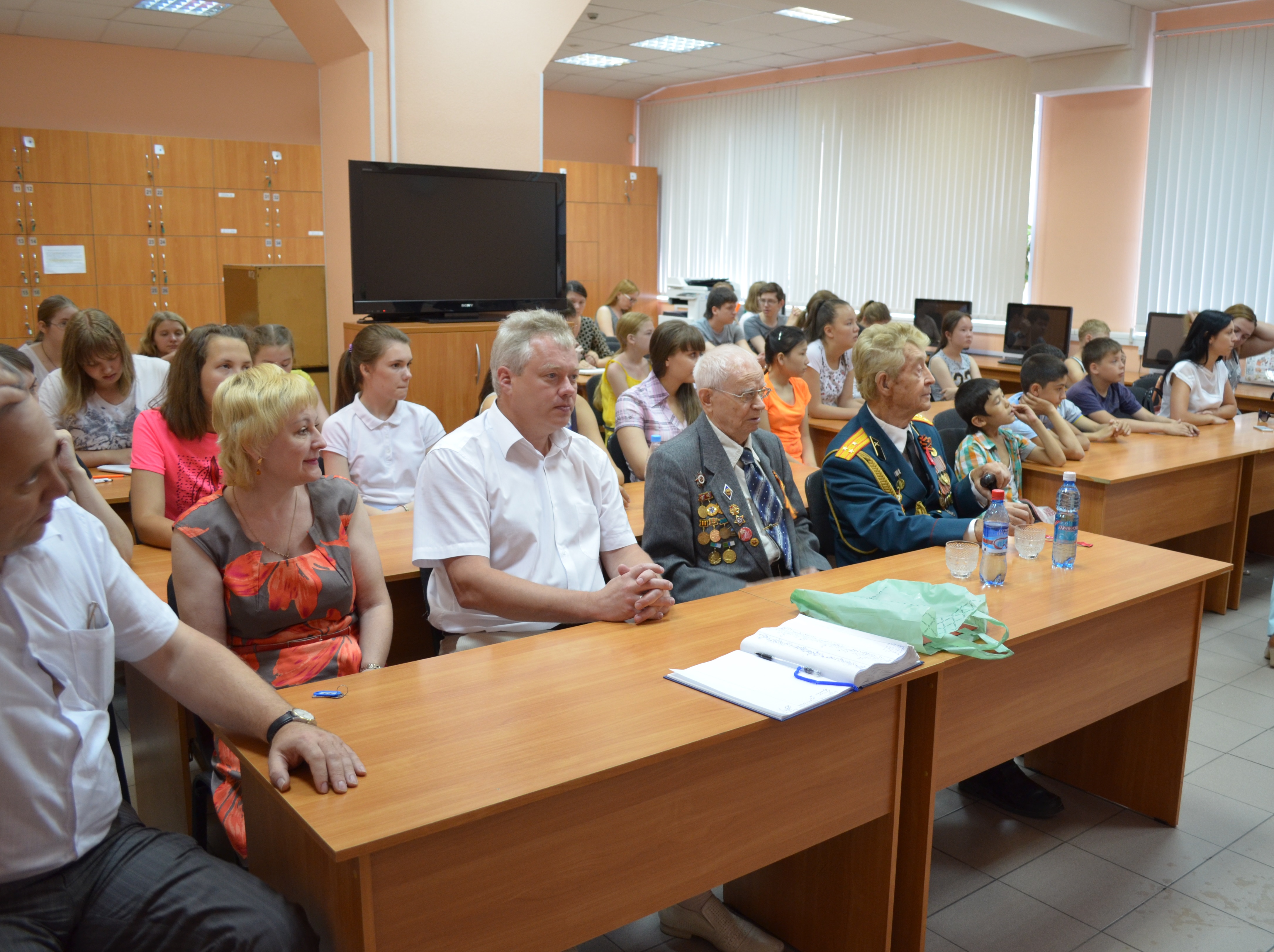Гости презентации выставки «День памяти и скорби».