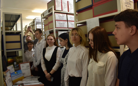 Экскурсию для участников конференции провели сотрудники муниципального архива Краснозерского района
